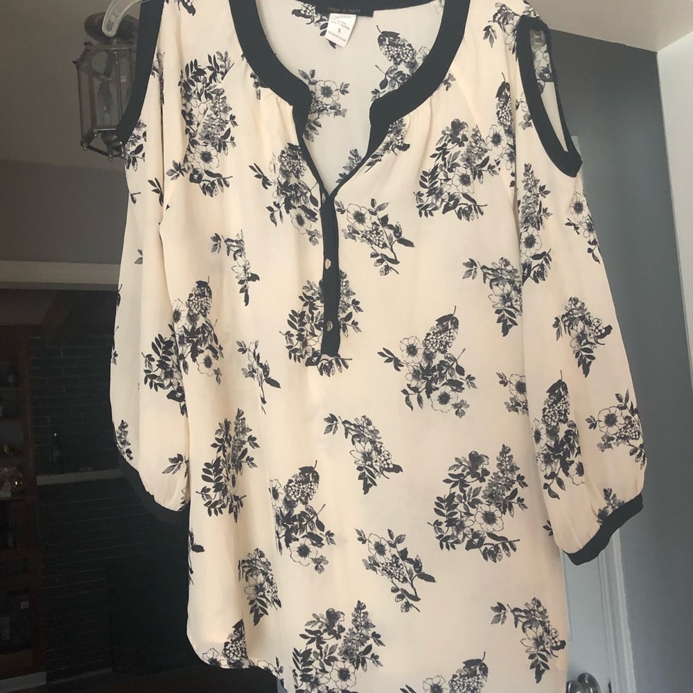 3/4 sleeve cream and black blouse